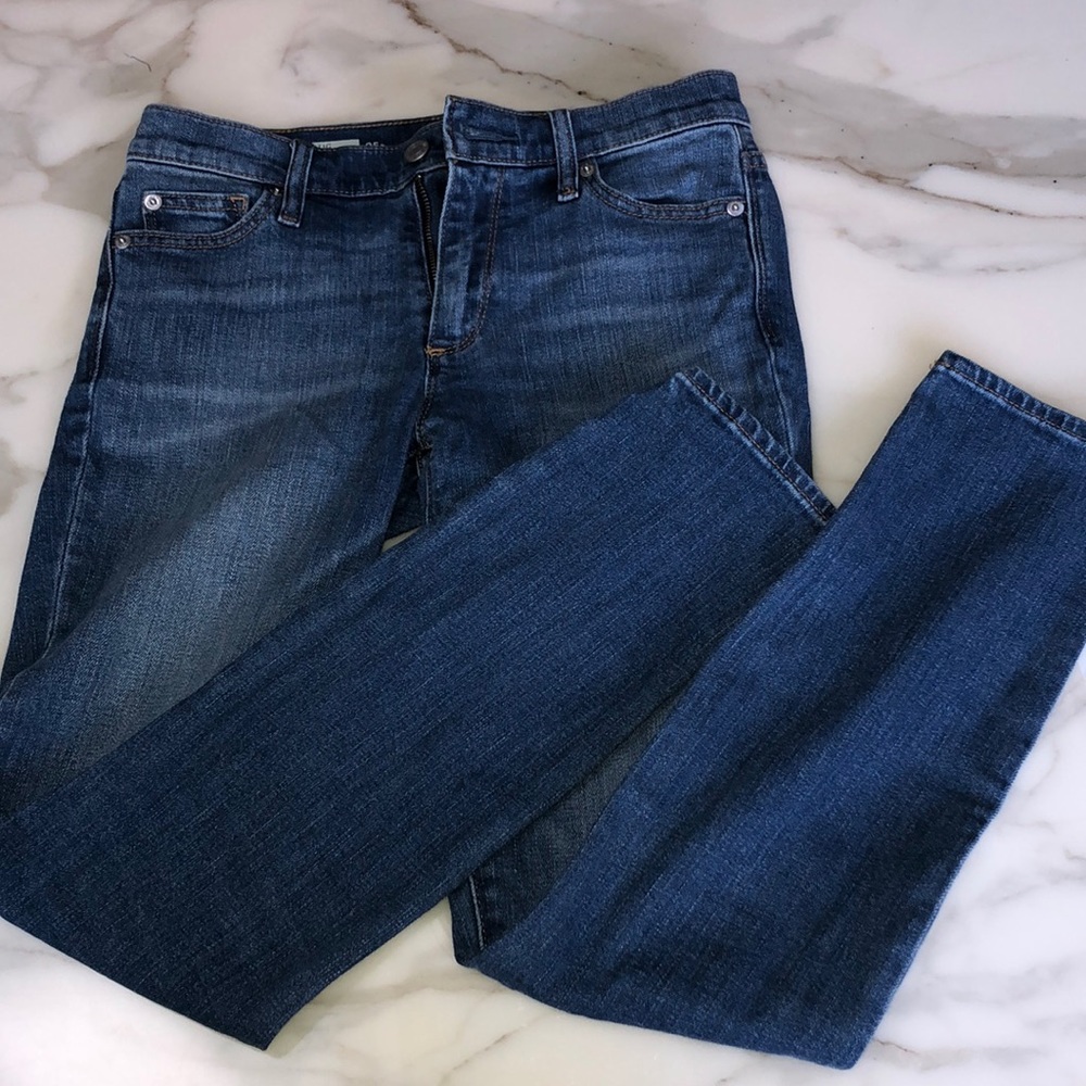 Medium wash skinny jeans